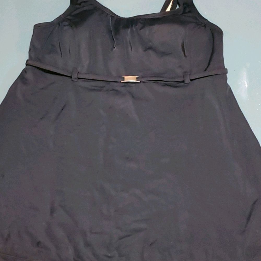 Maternity bathing suit top. Size small. Black... modest style. Good used cond.